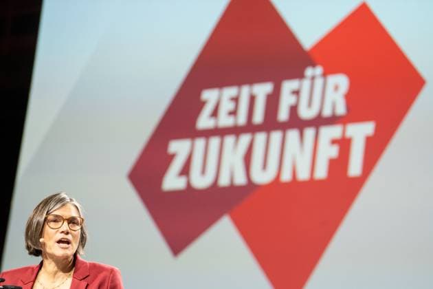 News Themen der Woche KW43 News Bilder des Tages 25. Gewerkschaftstag der IG Metall 2023 in Frankfurt Christiane Benner, Erste Vorsitzende IG Metall, während ihrer als Zukunftsrede bezeichnete Grundsatzrede;25. Gewerkschaftstag der IG Metall 2023 in Frankfurt Christiane Benner, Erste Vorsitzende IG Metall, während ihrer als Zukunftsrede bezeichnete Grundsatzrede, Frankfurt am Main Hessen Deutschland Messe Frankfurt *** 25 Trade Union Congress of IG Metall 2023 in Frankfurt Christiane Benner, First Chairwoman of IG Metall, during her keynote speech described as a speech for the future 25 Trade Union Congress of IG Metall 2023 in Frankfurt Christiane Benner, First Chairwoman of IG Metall, during her keynote speech described as a speech for the future, Frankfurt am Main Hesse Germa