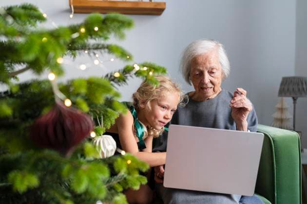 Senior woman using laptop with granddaughter at home model released, Symbolfoto property released, SVKF01618