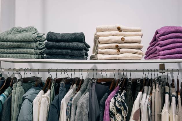 Neatly stacked and hanging clothing in a store, showcasing a variety of colors and textiles. Model Released HodeiUnzueta_ID17056_519818_014 Copyright: xHodeixUnzuetax RECORD DATE NOT STATED