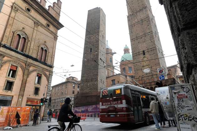 Bologna - The Garisenda tower, cordoned off for further investigations after an anomalous torsion of the structure was found, possibly caused by the vibrations of the buses passing by it Editorial Usage Only  Copyright: xRobertoxBrancolinix xIPAx Agenzia_Fotogramma_FGR3968830
