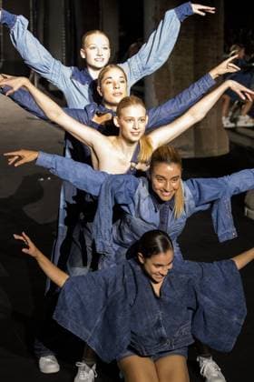 Entertainment Themen der Woche KW43 Entertainment Bilder des Tages 20231024 080 REBORN fashion show Barcelona 080 LaPresse Primer desfile de la semana de la moda de Barcelona 080 reborn ropa reciclada modelos de la escuela de danza de Barcelona Foto: B.S.O. LAPRESSE___________________________________ 20231024 080 REBORN sfilata di moda Barcellona 080 LaPresse Prima sfilata della settimana della moda di Barcellona 080 reborn abiti riciclati modelli della scuola di danza di Barcellona Foto: B.S.O. LAPRESSE____________________________ 20231024 080 REBORN sfilata di moda Barcellona 080 LaPresse Prima sfilata della settimana della moda di Barcellona 080 reborn abiti riciclati modelli della scuola di danza di Barcellona Foto: B.S.O. LAPRESSE  Copyright: xBielxSol LaPressex