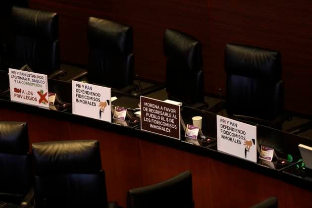 Xochitl Galvez, senator and candidate for the presidency of Mexico October 24, 2023, Mexico City, Mexico: Banners were placed in the seats of the senators of the Encuentro Social party in favor of the extinction of the trusts of the Judicial Branch of the Federation in the session in the Senate in Mexico City. on October 24, 2023 in Mexico City, Mexico (Photo by Luis Barron Eyepix Group). Copyright: xLuisxBarronx xEyepixxGroupx LB_20231024_FIDEICOMISOS15