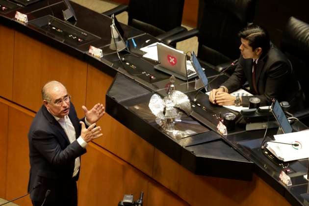 October 24, 2023, Mexico City, Mexico: The coordinator of the National Action party, Julen Rementeria demands from the current president of the Senate, Sergio Perez, the rectification of quorum in the Senate session in Mexico City. on October 24, 2023 in Mexico City, Mexico Mexico City Mexico - ZUMAe321 20231024_zia_e321_025 Copyright: xLuisxBarronx