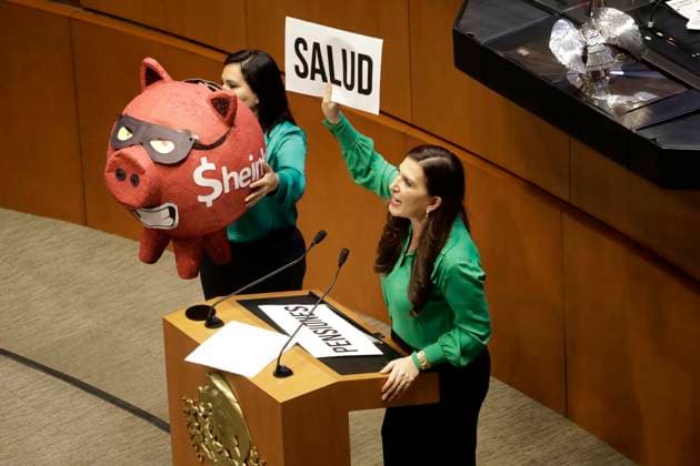 October 24, 2023, Mexico City, Mexico: Senators Kenya Lopez and Mayuli Latifa Martinez reject the extinction of the trusts of the Judicial Branch of the Federation in the session in the Senate in Mexico City. on October 24, 2023 in Mexico City, Mexico Mexico City Mexico - ZUMAe321 20231024_zia_e321_030 Copyright: xLuisxBarronx