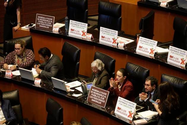October 24, 2023, Mexico City, Mexico: Senators from the National Regeneration Movement party placed banners in favor of the extinction of the trusts of the Judicial Branch of the Federation in the session in the Senate in Mexico City. on October 24, 2023 in Mexico City, Mexico Mexico City Mexico - ZUMAe321 20231024_zia_e321_035 Copyright: xLuisxBarronx