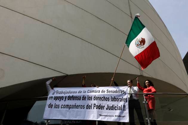 October 24, 2023, Mexico City, Mexico: Workers of the Federal Judicial Branch reject the extinction of their trusts during a protest outside the Senate in Mexico City. on October 24, 2023 in Mexico City, Mexico Mexico City Mexico - ZUMAe321 20231024_zia_e321_045 Copyright: xLuisxBarronx