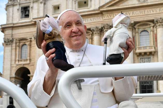 Bilder des Jahres 2023, News 10 Oktober News Themen der Woche KW43 News Bilder des Tages ITALY - POPE FRANCIS DURING HIS WEEKLY GENERAL AUDIENCE AT THE VATICAN - 2023 10 25 Italy, Rome, Vatican, 2023 10 25 .Pope Francis attends his weekly general audience in St. Peter s Square, at the Vatican Photograph by Vatican Media Catholic Press Photo VATICAN VATICAN  Copyright: xIPA ABACAx BRIPA20231025_213 IPA ABACAx BRIPA20231025_213