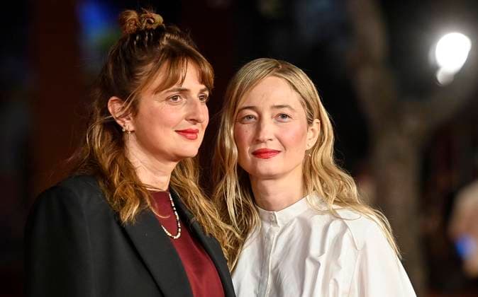 Entertainment Themen der Woche KW43 Entertainment Bilder des Tages October 25, 2023, Rome: Italian director Alice Rohrwacher (L) and Italian actress Alba Rohrwacher (R) arrive for the screening of the movie La Chimera at the 18th annual Rome International Film Fest in Rome, Italy, 25 October 2023. The Festa del Cinema di Roma runs from 18 to 29 October 2023. ANSA RICCARDO ANTIMIANI Rome  - ZUMAa110 20231025_zaf_a110_054 Copyright: xRiccardoxAntimianix