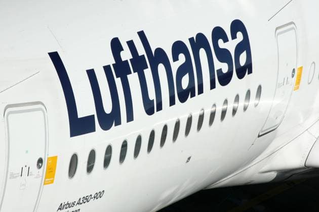 Lufthansa. International Flughafen Franz Josef Strauß Munchen. Flugzeuge, Reisende, Flug, Kontrolle, Sicherheit, fliegen in München, Bayern, Deutschland . October 25, 2023.