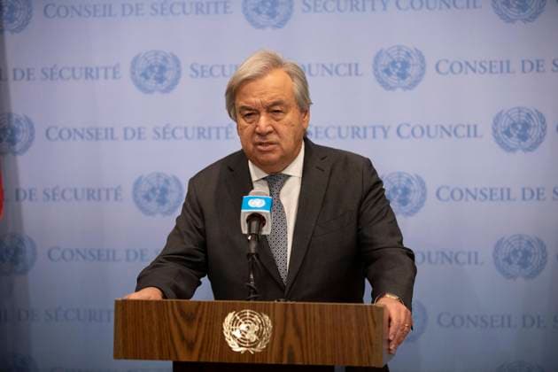 News Themen der Woche KW43 News Bilder des Tages (231025) -- UNITED NATIONS, Oct. 25, 2023 -- UN Secretary-General Antonio Guterres speaks at a press briefing outside the Security Council Chamber at the UN headquarters in New York, on Oct. 25, 2023. Guterres on Wednesday strongly refuted the false assertion made by senior Israeli diplomats, who accused him of endorsing the Oct. 7 Hamas attacks in a statement he presented to the Security Council. ) UN-GUTERRES-PRESS BRIEFING XiexE 