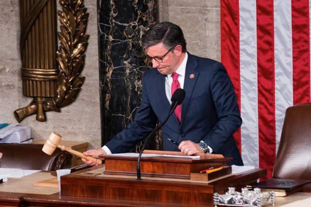 News Themen der Woche KW43 News Bilder des Tages (231025) -- WASHINGTON, Oct. 25, 2023 -- Newly-elected U.S. House Speaker Mike Johnson holds the gavel in the House Chamber in Washington, D.C., the United States, on Oct. 25, 2023. Louisiana Republican Rep. Mike Johnson, vice chairman of the U.S. House Republican conference, was elected the new House speaker in a full chamber vote Wednesday, bringing weeks of chaos to a momentary halt as Republicans struggled to find a replacement after the historical ouster of Kevin McCarthy. (Photo by Xinhua) U.S.-WASHINGTON, D.C.-HOUSE SPEAKER-ELECTION-MIKE JOHNSON AaronxSchwartz 