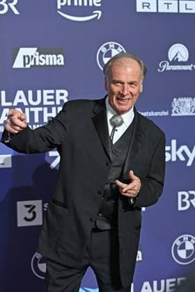 Wolfgang FIEREK (Schauspieler), Einzelbild,angeschnittenes Einzelmotiv,Halbfigur,halbe Figur. Roter Teppich,Blauer Panther Ð TV und Streaming Award 2023 am 25.10.2023 in der BMW Welt Muenchen.