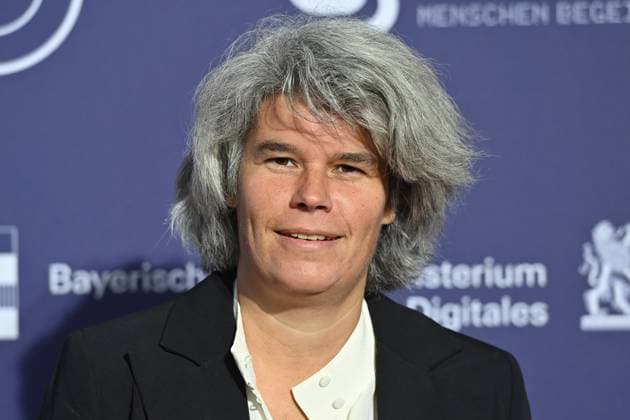 Felicitas Darschin (Regisseurin), Einzelbild,angeschnittenes Einzelmotiv,Portraet,Portrait,Porträt. Roter Teppich,Blauer Panther Ð TV und Streaming Award 2023 am 25.10.2023 in der BMW Welt Muenchen.