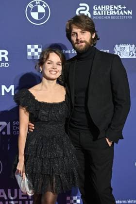 Darya Birnstiel und Philip Birnstiel (beide Schauspieler), Roter Teppich,Blauer Panther Ð TV und Streaming Award 2023 am 25.10.2023 in der BMW Welt Muenchen.