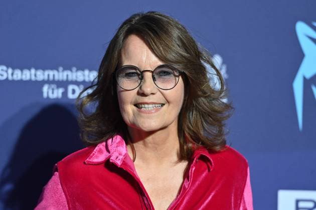 Caroline LINK (Regisseurin), Einzelbild,angeschnittenes Einzelmotiv,Portraet,Portrait,Porträt. Roter Teppich,Blauer Panther Ð TV und Streaming Award 2023 am 25.10.2023 in der BMW Welt Muenchen.