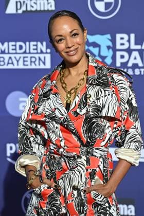 Milka Loff Fernandes (Schauspielerin und Moderatorin), Einzelbild,angeschnittenes Einzelmotiv,Halbfigur,halbe Figur Roter Teppich,Blauer Panther Ð TV und Streaming Award 2023 am 25.10.2023 in der BMW Welt Muenchen.