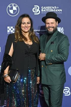 Saina Bayatpour und Manuel Cortez. Roter Teppich,Blauer Panther Ð TV und Streaming Award 2023 am 25.10.2023 in der BMW Welt Muenchen.