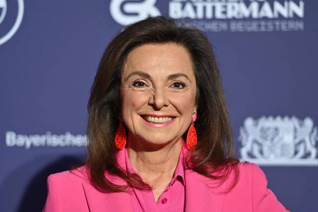 Uschi Daemmrich von Luttitz (Moderatorin), Einzelbild,angeschnittenes Einzelmotiv,Portraet,Portrait,Porträt. Roter Teppich,Blauer Panther Ð TV und Streaming Award 2023 am 25.10.2023 in der BMW Welt Muenchen.