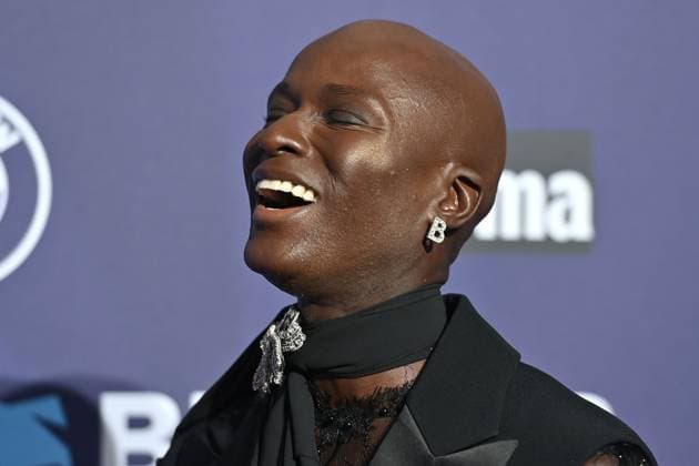 Model Papis Loveday, Einzelbild,angeschnittenes Einzelmotiv,Portraet,Portrait,Porträt. Roter Teppich,Blauer Panther Ð TV und Streaming Award 2023 am 25.10.2023 in der BMW Welt Muenchen.