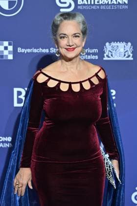 Irina WANKA (Schauspielerin) Einzelbild,angeschnittenes Einzelmotiv,Halbfigur,halbe Figur. Roter Teppich,Blauer Panther Ð TV und Streaming Award 2023 am 25.10.2023 in der BMW Welt Muenchen.