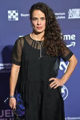 Maya HADDAD (Schauspielerin), Einzelbild,angeschnittenes Einzelmotiv,Halbfigur,halbe Figur. Roter Teppich,Blauer Panther Ð TV und Streaming Award 2023 am 25.10.2023 in der BMW Welt Muenchen.