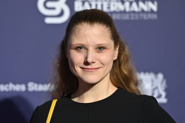 Stephanie LEXER (Schauspielerin), Einzelbild,angeschnittenes Einzelmotiv,Portraet,Portrait,Porträt. Roter Teppich,Blauer Panther Ð TV und Streaming Award 2023 am 25.10.2023 in der BMW Welt Muenchen.