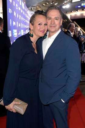 Manou Lubowski mit Freundin Lara von Stumberg bei der Verleihung vom Blauer Panther - TV & Streaming Award 2023 in der BMW Welt. München, 25.10.2023