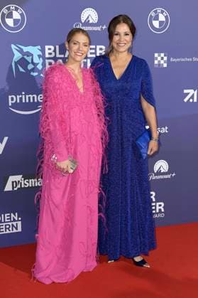Viviane Geppert und Karen Webb bei der Verleihung vom Blauer Panther - TV & Streaming Award 2023 in der BMW Welt. München, 25.10.2023