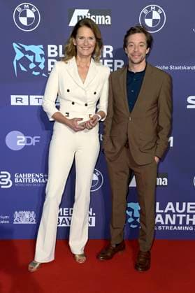 Katrin Müller-Hohenstein und Tobias Tobi Krell bei der Verleihung vom Blauer Panther - TV & Streaming Award 2023 in der BMW Welt. München, 25.10.2023