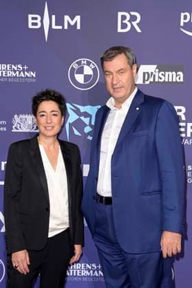 Dunja Hayali und Markus Söder bei der Verleihung vom Blauer Panther - TV & Streaming Award 2023 in der BMW Welt. München, 25.10.2023