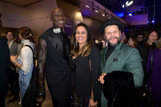 Papis Loveday, Saina Bayatpour und Manuel Cortez bei der Verleihung vom Blauer Panther - TV & Streaming Award 2023 in der BMW Welt. München, 25.10.2023