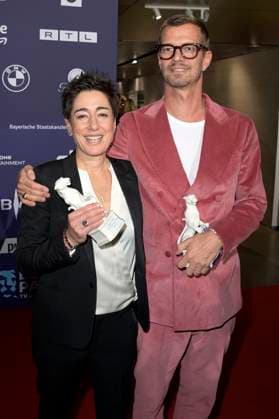 Dunja Hayali und Joko Winterscheidt bei der Verleihung vom Blauer Panther - TV & Streaming Award 2023 in der BMW Welt. München, 25.10.2023