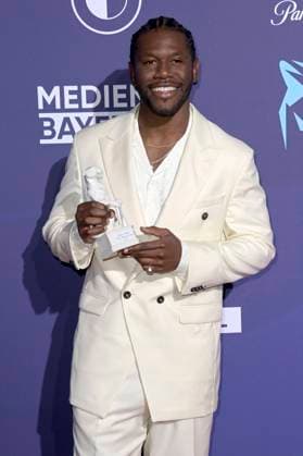 Akeem van Flodrop bei der Verleihung vom Blauer Panther - TV & Streaming Award 2023 in der BMW Welt. München, 25.10.2023