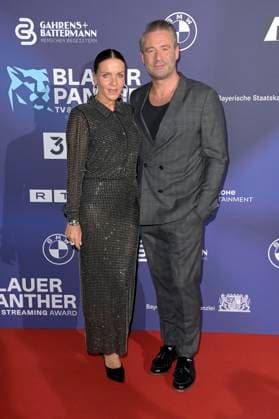 Sasha mit Ehefrau Julia Röntgen bei der Verleihung vom Blauer Panther - TV & Streaming Award 2023 in der BMW Welt. München, 25.10.2023