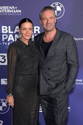 Sasha mit Ehefrau Julia Röntgen bei der Verleihung vom Blauer Panther - TV & Streaming Award 2023 in der BMW Welt. München, 25.10.2023