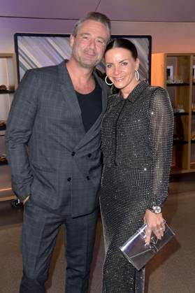Sasha mit Ehefrau Julia Röntgen bei der Verleihung vom Blauer Panther - TV & Streaming Award 2023 in der BMW Welt. München, 25.10.2023