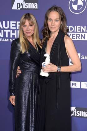 Nadeshda Brennicke und Jeanette Hain bei der Verleihung vom Blauer Panther - TV & Streaming Award 2023 in der BMW Welt. München, 25.10.2023