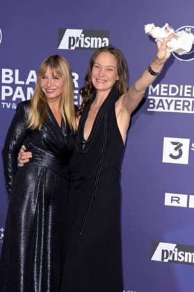 Nadeshda Brennicke und Jeanette Hain bei der Verleihung vom Blauer Panther - TV & Streaming Award 2023 in der BMW Welt. München, 25.10.2023