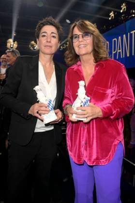 Dunja Hayali und Charlotte Link bei der Verleihung vom Blauer Panther - TV & Streaming Award 2023 in der BMW Welt. München, 25.10.2023