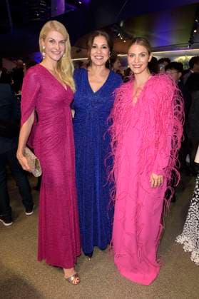 Natascha Grün, Karen Webb und Viviane Geppert bei der Verleihung vom Blauer Panther - TV & Streaming Award 2023 in der BMW Welt. München, 25.10.2023