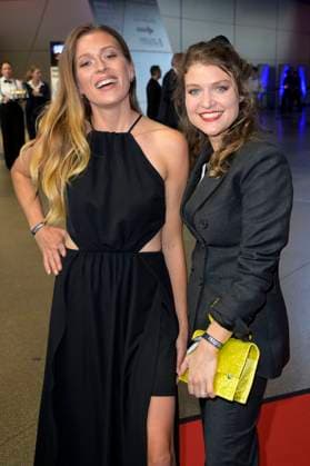 Nele Kiper und Lara Mandoki bei der Verleihung vom Blauer Panther - TV & Streaming Award 2023 in der BMW Welt. München, 25.10.2023