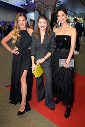 Nele Kiper, Lara Mandoki und Agnes Kiyomi Decker bei der Verleihung vom Blauer Panther - TV & Streaming Award 2023 in der BMW Welt. München, 25.10.2023