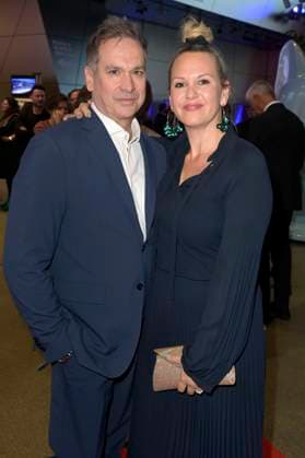Manou Lubowski mit Freundin Lara von Stumberg bei der Verleihung vom Blauer Panther - TV & Streaming Award 2023 in der BMW Welt. München, 25.10.2023