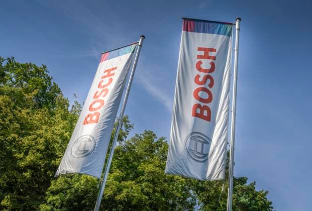 Fahnen, Firmenzentrale Robert Bosch GmbH, Gerlingen bei Stuttgart, Baden-Württemberg, Deutschland