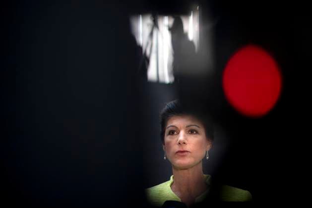Sahra Wagenknecht - Bündnis Sahra Wagenknecht DEU, Deutschland, Germany, Berlin, 23.10.2023 Sahra Wagenknecht , Mitglied des Deutschen Bundestages und bisher der Partei Die Linke , im Interview nach der Bundespressekonferenz zur Bekanntgabe politische Buendniss BSW Buendnis Sahra Wagenknecht fuer Vernunft und Gerechtigkeit in Berlin Deutschland . Das Bündnis soll die Gruendung einer neuen politischen Partei vorbereiten en: Sahra Wagenknecht , member of the German Bundestag and previously of the party Die Linke, in an interview after the federal press conference Bundespressekonferenz to announce the political alliance BSW Sahra Wagenknecht in Berlin Germany . The alliance is intended to prepare the formation of a new political party .