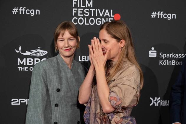 v.l. Sandra HUELLER, Schauspielerin, Justine TRIET, Regisseurin, Roter Teppich, Red Carpet Show, Ankunft, arrival, Film Festival Cologne awards in Koeln, 26.10.2022.