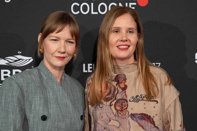 v.l. Sandra HUELLER, Schauspielerin, Justine TRIET, Regisseurin, Roter Teppich, Red Carpet Show, Ankunft, arrival, Film Festival Cologne awards in Koeln, 26.10.2022.