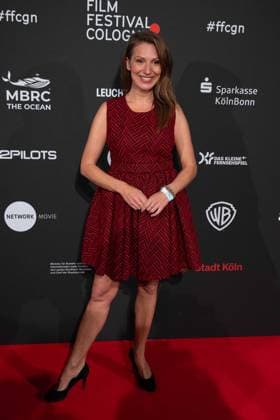 Mara BERGMANN, Moderatorin, Roter Teppich, Red Carpet Show, Ankunft, arrival, Film Festival Cologne awards in Koeln, 26.10.2022.