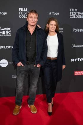Oliver MASUCCI, Schauspieler, Tanit KOCH, Journalistin, Roter Teppich, Red Carpet Show, Ankunft, arrival, Film Festival Cologne awards in Koeln, 26.10.2022.