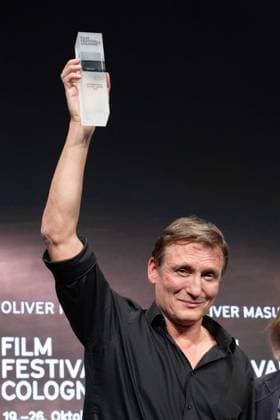 Bilder des Jahres 2023, Entertainment 10 Oktober Entertainment Themen der Woche KW43 Entertainment Bilder des Tages Schauspieler Oliver MASUCCI, praesentiert seinen Preis, Laudatorin Gabriela SPERL, Schauspieler Oliver MASUCCI erhaelt den International Actors Award, Film Festival Cologne awards in Koeln, 26.10.2022. *** Actor Oliver MASUCCI, presents his award, laudator Gabriela SPERL, Actor Oliver MASUCCI receives the International Actors Award, Film Festival Cologne awards in Cologne, 26 10 2022